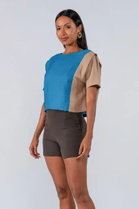 Blusa cropped bicolor viscose ampla