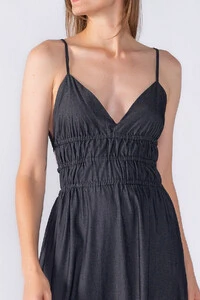 Vestido midi com transpasse nas costas