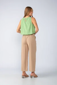 Blusa cropped em crepe texturizado