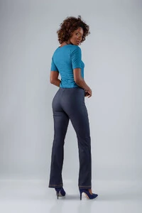 Blusa texturizada curta decote v