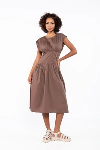 Vestido midi em algodao com pregas acinturado