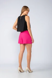 Blusa cropped em crepe texturizado