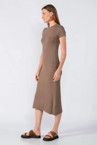 Vestido midi manga curta canelado