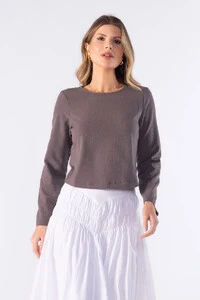 Blusa curta com botao forrado