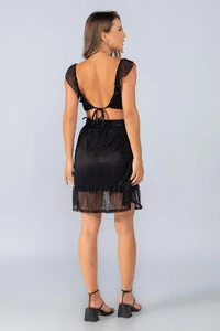 Vestido de renda babado no decote