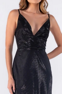 Vestido curto metalizado com decote transpassado