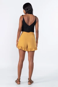 Shorts saia com babados e ziper