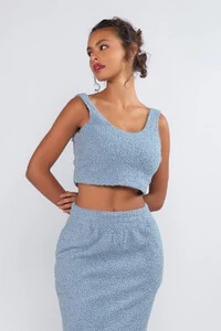 Blusa teddy cropped sem mangas