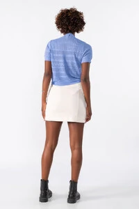 Blusa curta de tricot trabalhado