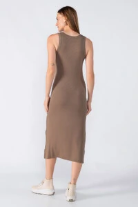 Vestido canelado regata