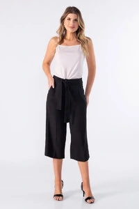 Pantacour crepe com bolsos