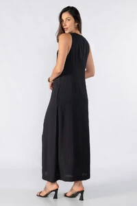Vestido longo com detalhe frontal