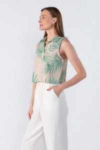 Blusa curta estampada com gola