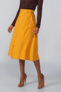 Saia midi em viscose com bolsos e ziper frontal