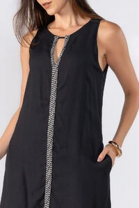 Vestido longo com detalhe frontal