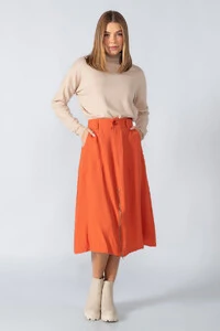 Saia midi em viscose com bolsos e ziper frontal
