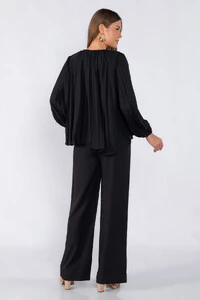 Blusa plissada em crepe