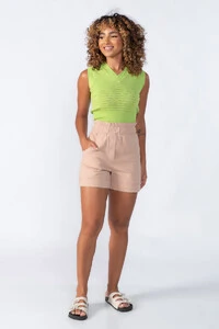 Blusa regata curta com furinhos