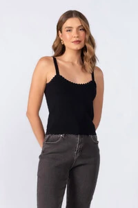 Cropped em viscose detalhe ondinhas