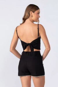 Cropped em linho com bordado