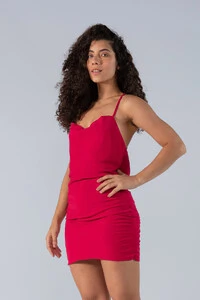Vestido costas vazadas e franzido laterais