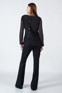 Blusa renda guippir com botoes