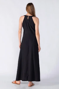 Vestido longo com detalhe no decote