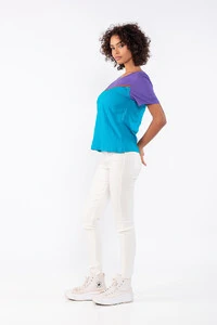 Tshirt bicolor basica com detalhe etnico