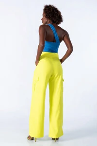 Calca pantalona em linho com bolsos