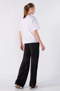 Blusa em algodao com aplicacoes em strass