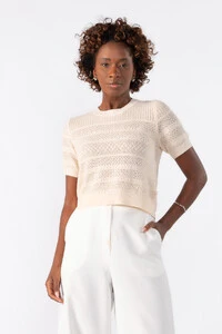 Blusa curta de tricot trabalhado
