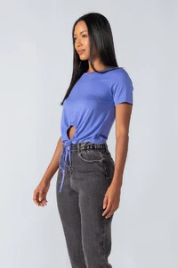 T-shirt em viscose detalhe na barra