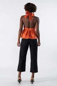 Blusa de babado frente única