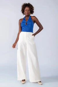 Cropped frente unica com straas na gola