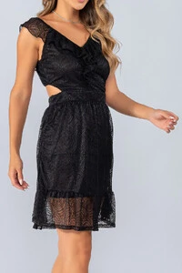Vestido de renda babado no decote