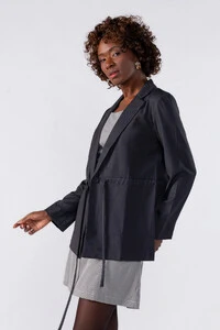 Blazer alongado com amarracao na cintura
