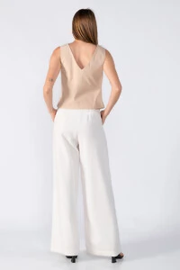 Blusa regata em alfaiataria acinturada