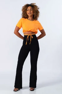 Calca flare em viscose canelada