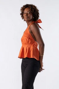 Blusa de babado frente única
