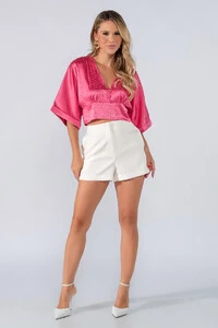 Blusa cropped gola v acetinada