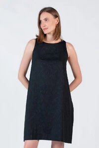 Vestido amplo com texturas