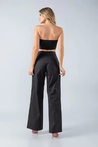 Top cropped tqc em algodao detalhe flor
