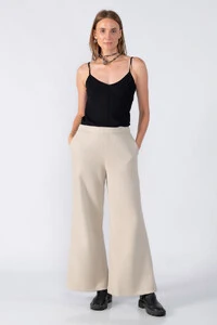 Calca pantalona em suede com bolsos