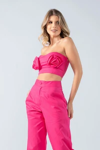 Top cropped tqc em algodao detalhe flor