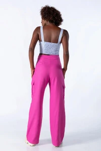 Calca pantalona em linho com bolsos