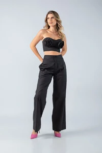 Top cropped tqc em algodao detalhe flor
