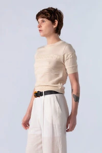 Blusa curta em viscose com texturas