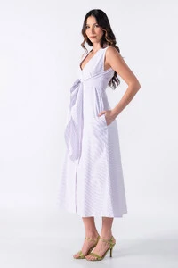 Vestido longo listrado com amarracao
