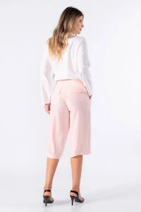 Pantacour crepe com bolsos