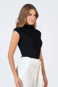 Blusa gola alta canelada